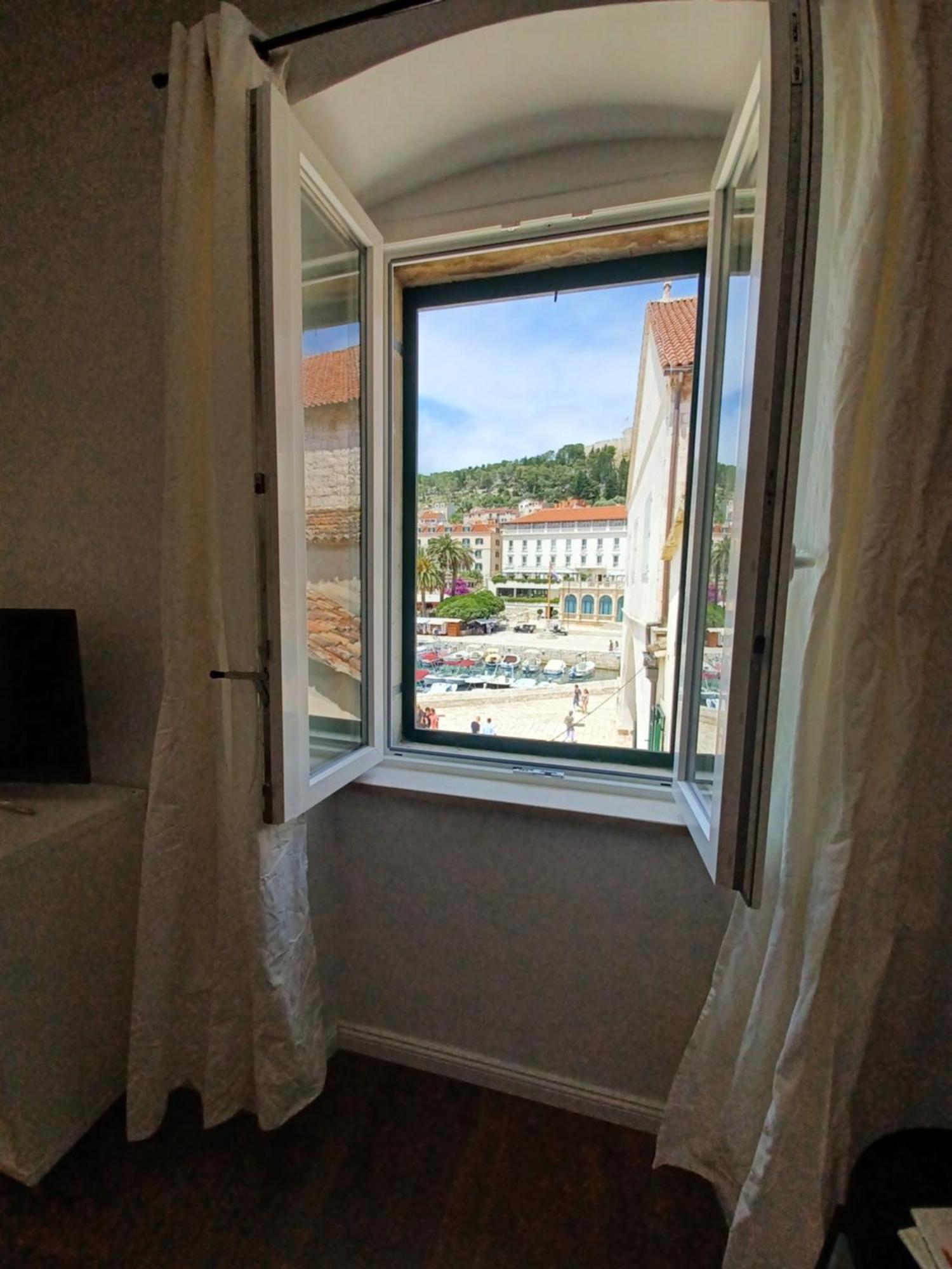 Apartment Lilly With Amazing City View Hvar Town Bagian luar foto