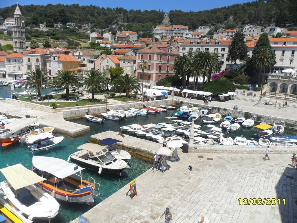 Apartment Lilly With Amazing City View Hvar Town Ruang foto